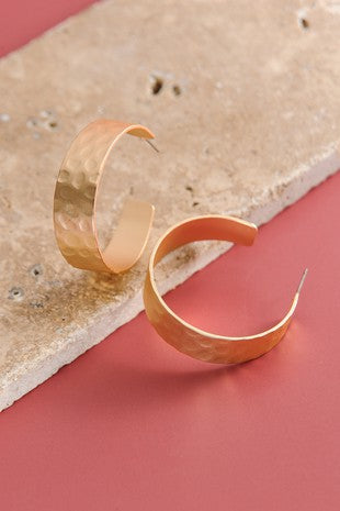 MATTE GOLD HAMMERED HOOP EARRINGS 1.5inch