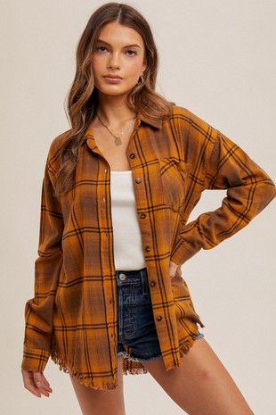 FRINGE HEM DISTRESSED SNOW WASH PLAID SHIRT