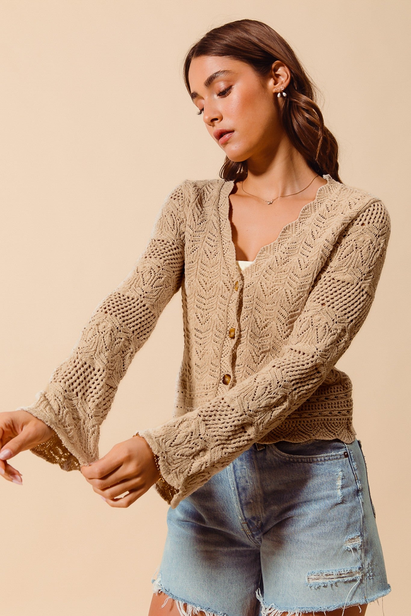 TEXTURE SWEATER CARDIGAN WITH SCALLOPED EDGE